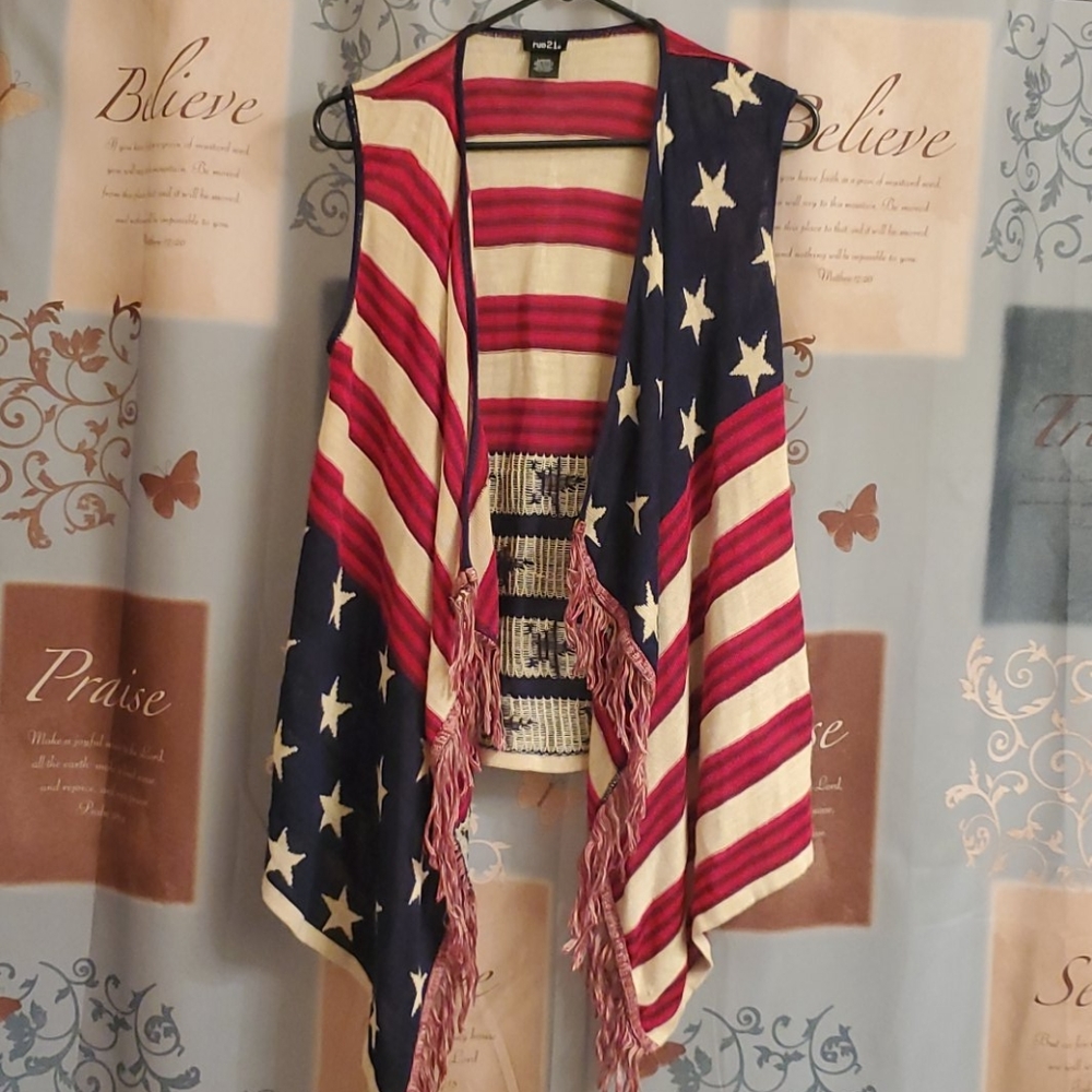 RUE21 Sz L Patriotic tank/Tee cover.